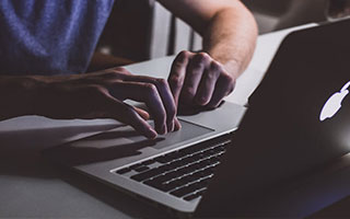 申花主帅报名参加宝山业余网球赛 赛程显示刚下飞机就奔赴赛场